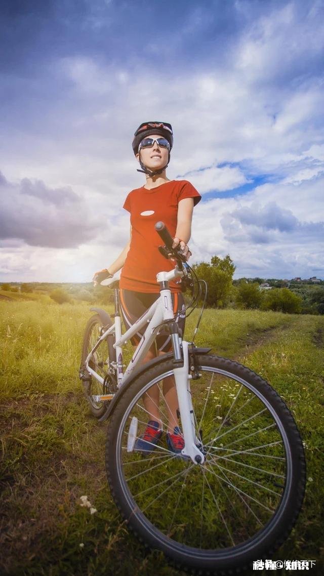 你想朝九晚五的上班，还是做自媒体