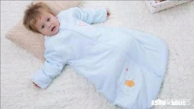 宝宝睡觉不喜欢穿衣服，还老踢被子怎么办