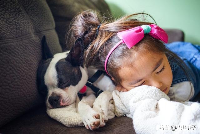 五岁的孩子还是没法和妈妈分床睡，怎么办