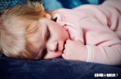 五岁的孩子还是没法和妈妈分床睡，怎么办