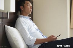 一个是有着深厚感情的女人，一个是能改变命运的女人，该选哪个