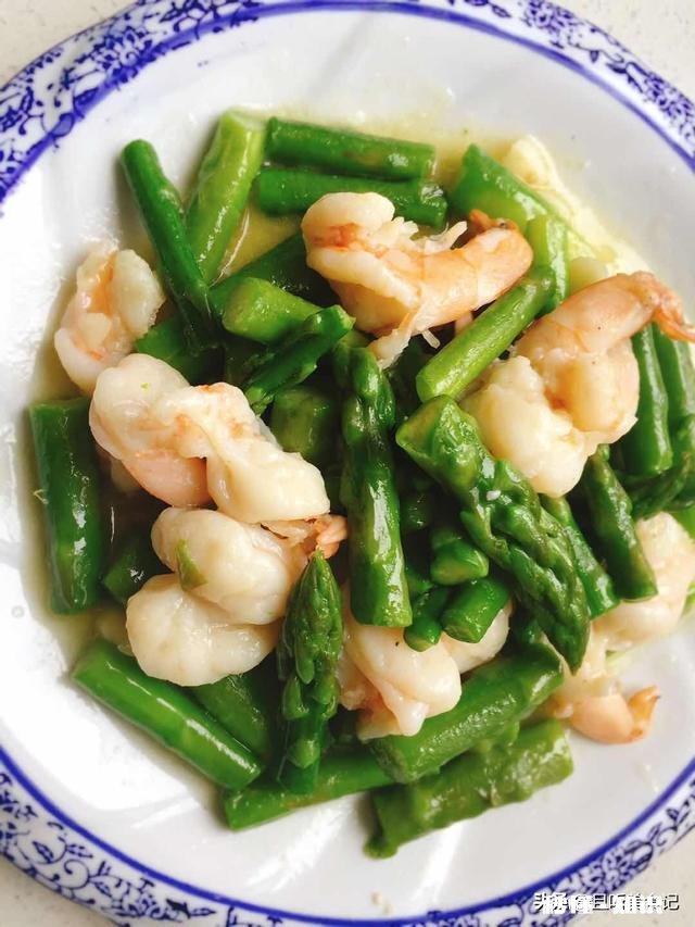 请问过节你们在家都做啥好吃的