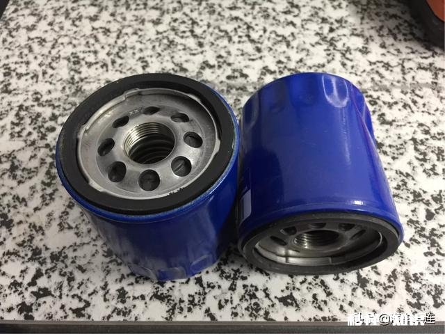 汽车保养换机油,安装机油滤芯时没有把机油滤芯里面加满机油,有影响吗