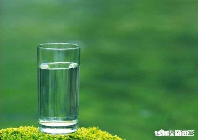 日常饮水时，柠檬水可以取代白开水吗