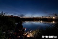 夜钓浮漂钓灵还是钓钝好用荧光棒好还是用电子漂好