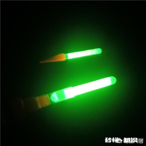 夜钓浮漂钓灵还是钓钝好用荧光棒好还是用电子漂好