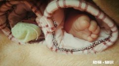 刚出生的宝宝不给穿袜子可以吗