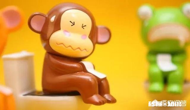 六个月纯母乳喂养宝宝，添加米粉后就大便不规律，四五天不拉大便，该怎么办呢