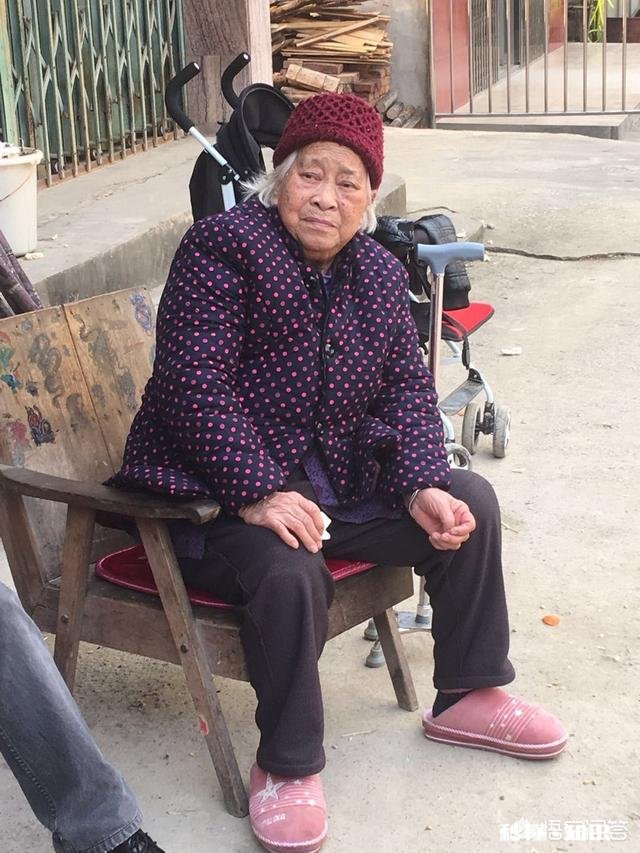 你认为，年是什么味道现在过年和小时过年有何不同