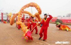 你认为，年是什么味道现在过年和小时过年有何不同