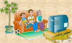 看电视的时候总有家人把手机音量调得很大，正常沟通不给予解决，该怎么办呢