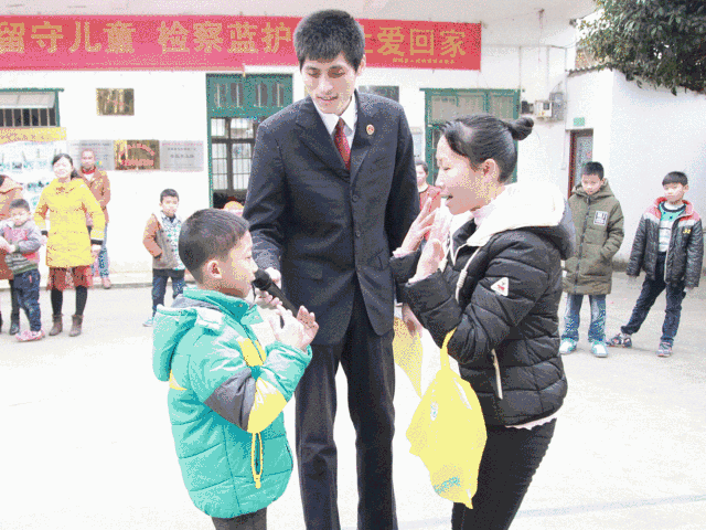 襄阳女孩果果被邻居杀害，再次引发对留守儿童安全怎样的讨论