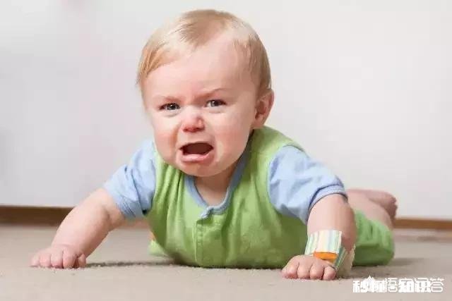 一个人在外带孩子，自己父亲脑梗塞生病住院，婆家和老公都不管孩子，我该怎么办