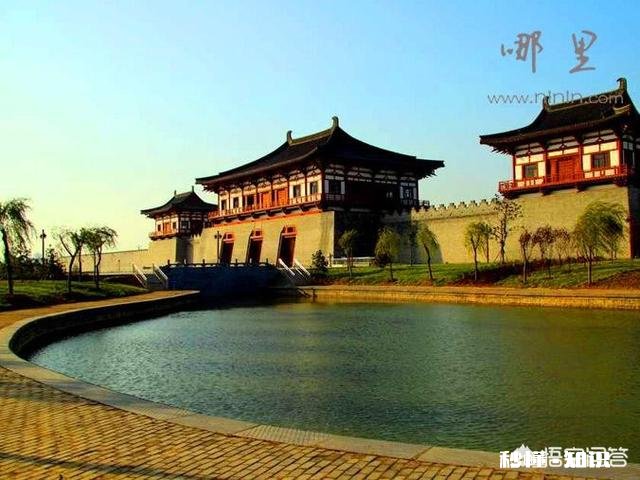 上联：半帘诗画醉烟柳，如何对下联