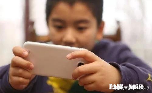 疫情期间上网课，有些孩子没学到知识却迷恋上手机，对此你怎么看