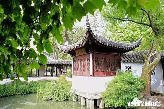 下联，碧纱窗下水沉烟。上联如何对