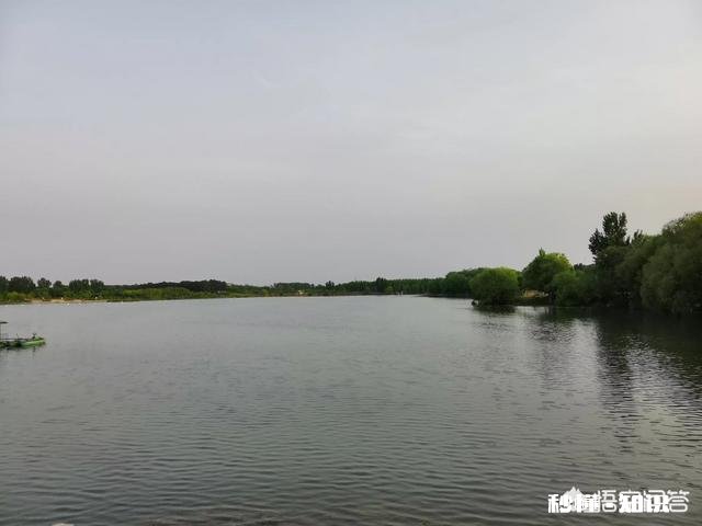 下联，碧纱窗下水沉烟。上联如何对