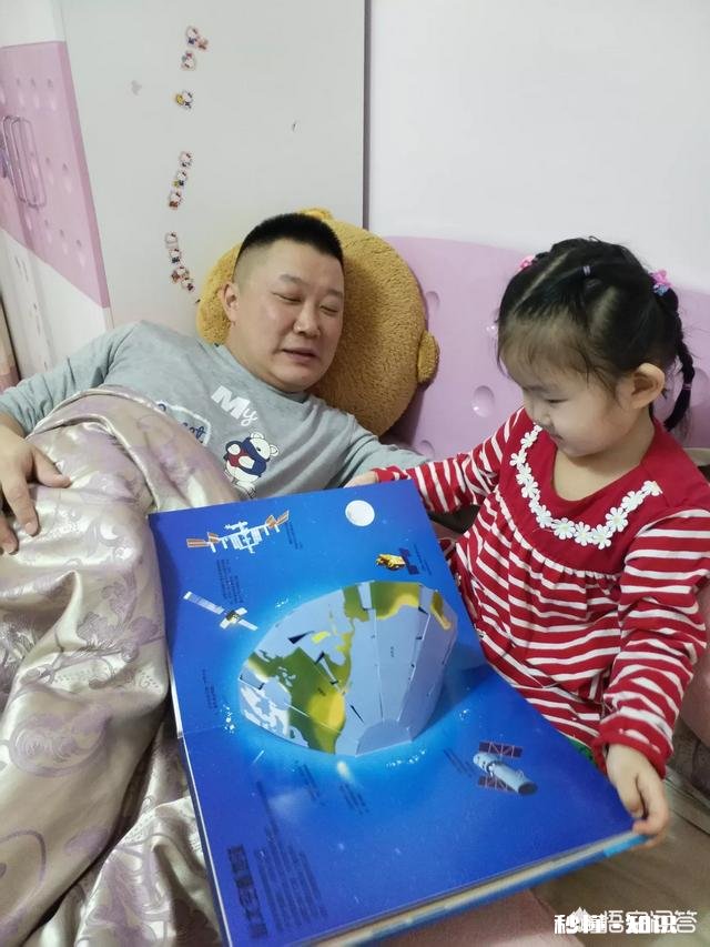 给孩子读绘本和孩子自己看手机绘本app，有哪些不同呢