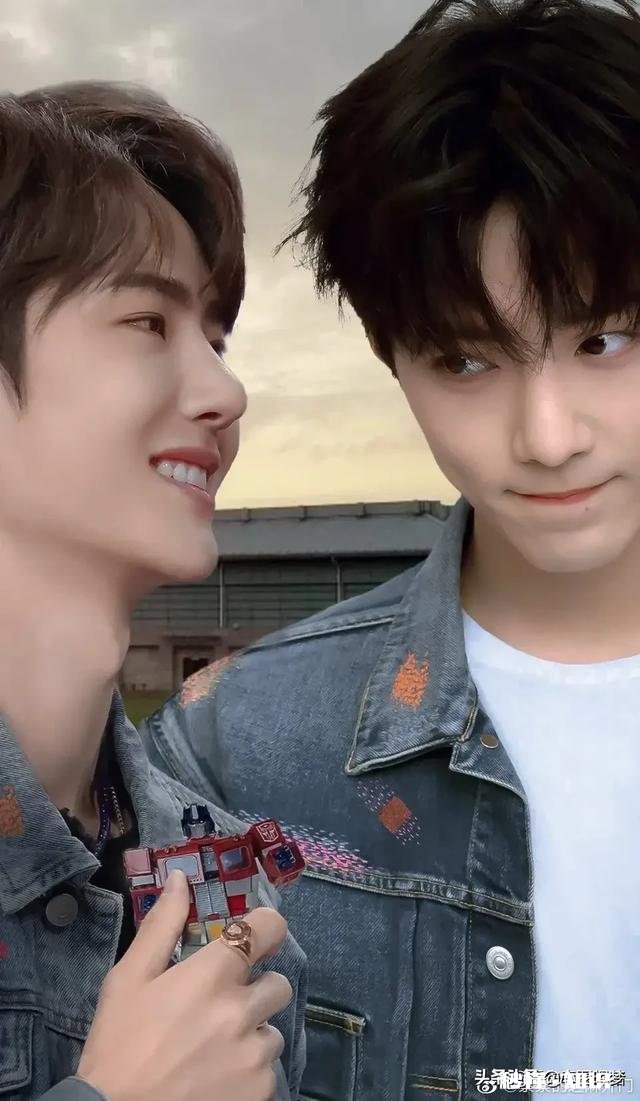 有肖战和王一博精美的图片可以分享一下吗，准备做锁屏