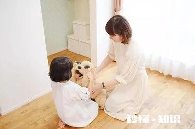 夫妻都上班，两个孩子，双方父母都不能帮忙，怎么办