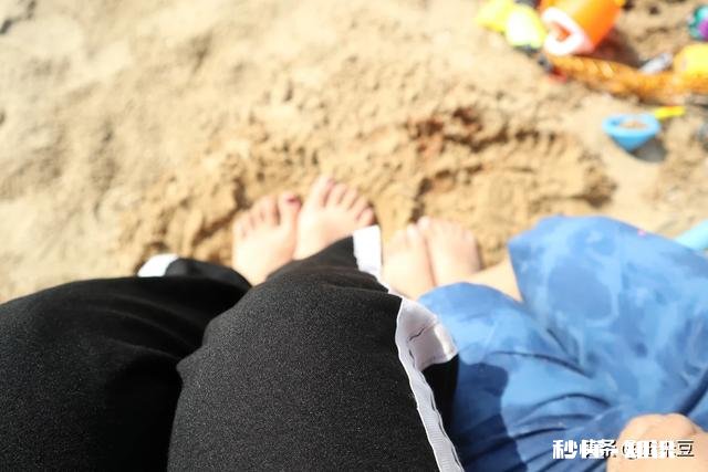 夫妻都上班，两个孩子，双方父母都不能帮忙，怎么办