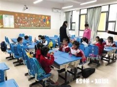 夫妻都上班，两个孩子，双方父母都不能帮忙，怎么办