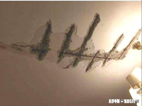 顶层楼顶天花板掉皮是什么原因