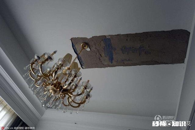 顶层楼顶天花板掉皮是什么原因