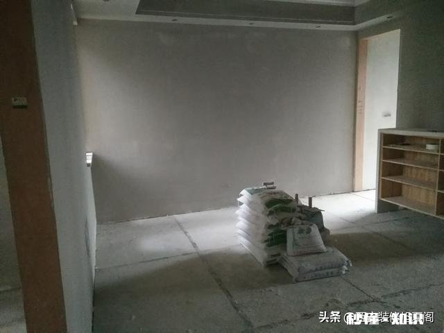 顶层楼顶天花板掉皮是什么原因