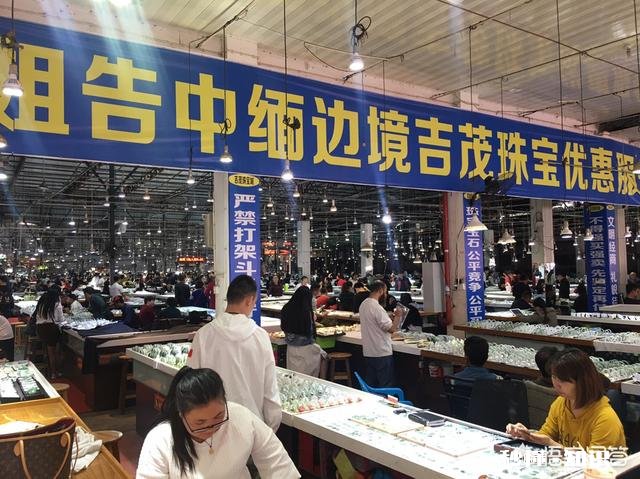 10月带爸妈从山东潍坊自驾到云南，有哪些吃住玩的攻略吗注意事项或者建议吗