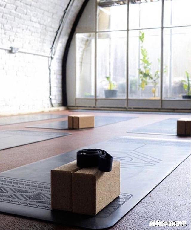 瑜伽垫块什么材料