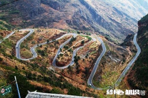 国、古仄 上联，水通南国三千里，下联怎么对