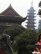 #对联#“歪斜塔影林中竖”下联如何对