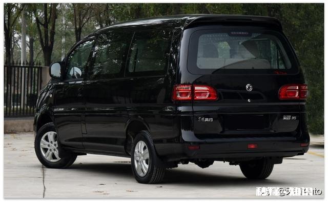 想买一辆两用车,可以拉货摆地摊,预算落地八万内,有什么推荐