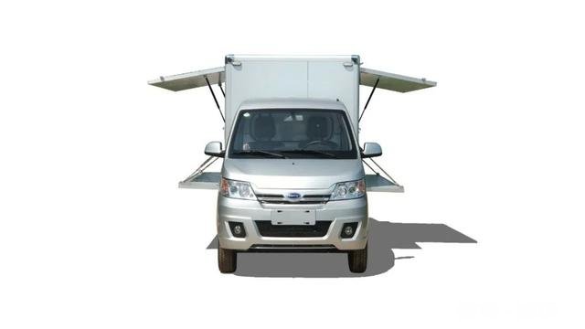 想买一辆两用车,可以拉货摆地摊,预算落地八万内,有什么推荐