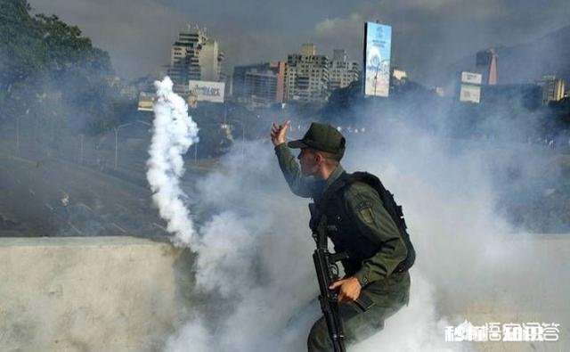 委内瑞拉小股军队叛变，被政府给镇压下去了，美国表示随时表示干预，各位怎么看