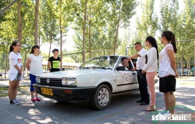 驾校学科三，驾校要求先预约，预约成功后方能上车练习，这规定合理吗