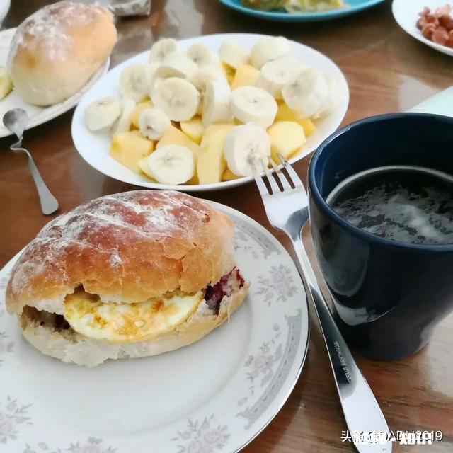 早上全麦面包搭配黑咖啡可以吗