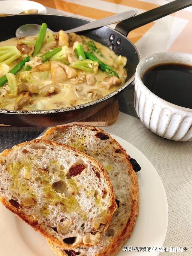 早上全麦面包搭配黑咖啡可以吗