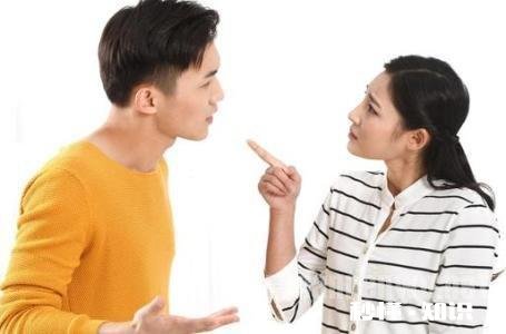 是现在找个人赶紧结婚，还是继续等那个合适的人