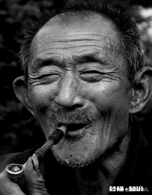 现在60多岁的中国男人还在辛苦劳动、努力工作是为了什么