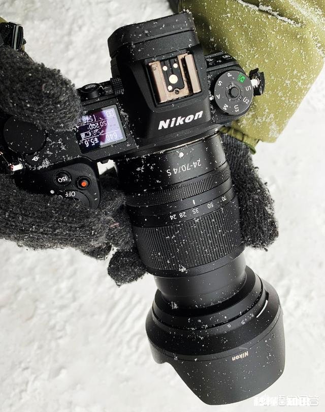 对于我来说，相机是用来拍照。单反和微单之间的选择，取决于性能和价格比吗