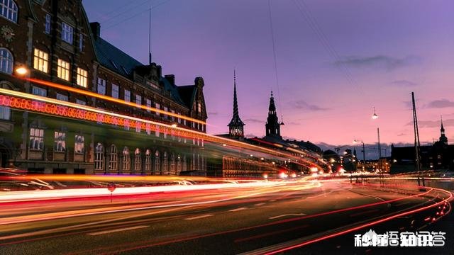 对于我来说，相机是用来拍照。单反和微单之间的选择，取决于性能和价格比吗