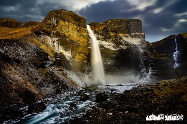 对于我来说，相机是用来拍照。单反和微单之间的选择，取决于性能和价格比吗