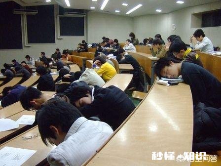 为啥有的大学老师该上的课不上,事后补课