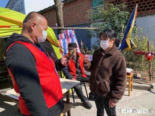 现在小区进出都要扫二维码打卡，我认为这样做很好，你怎么看