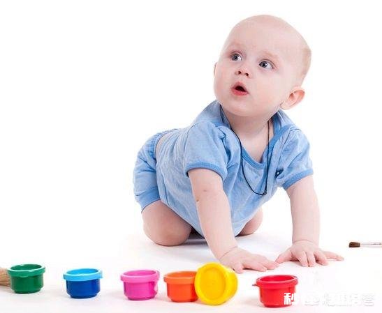 小月龄宝宝对花式图案反应大，是怎么回事