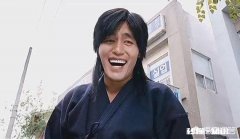 学生在学校犯错误后班主任要求家长在班里陪读，这合理吗