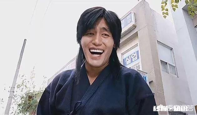 学生在学校犯错误后班主任要求家长在班里陪读，这合理吗