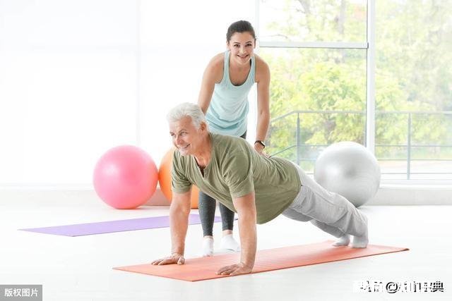 有什么适合60岁女人在家锻炼身体的项目